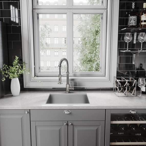 Edison 19'' H Single Handle Pull-Down Sprayer Kitchen Faucet in Stainless Steel-VG02001ST