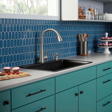 R22867-SD-VS Maxton Pull-Down Kitchen Faucet with Soap Dispenser/Lotion Dispenser, Kitchen Sink Faucet with Pull Down Sprayer, Vibrant Stainless